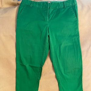 So fresh & so clean in apple green capris.